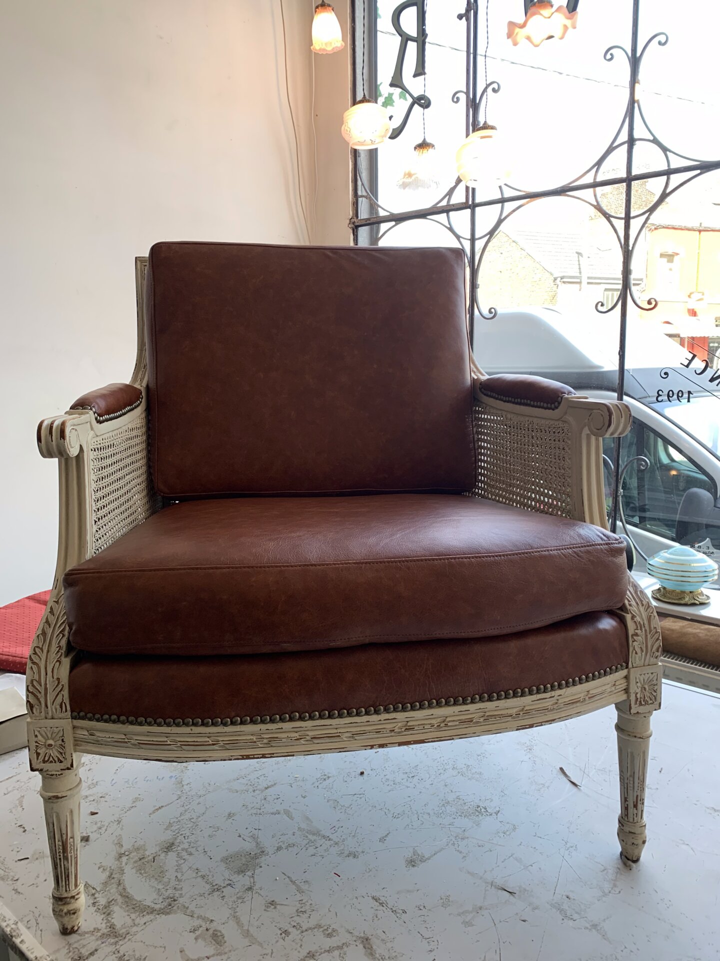 Garnissage d'une bergère en cuir