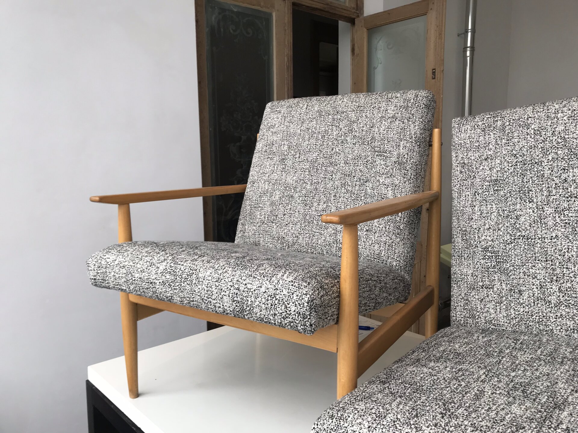 Garnissage de petits sièges scandinaves