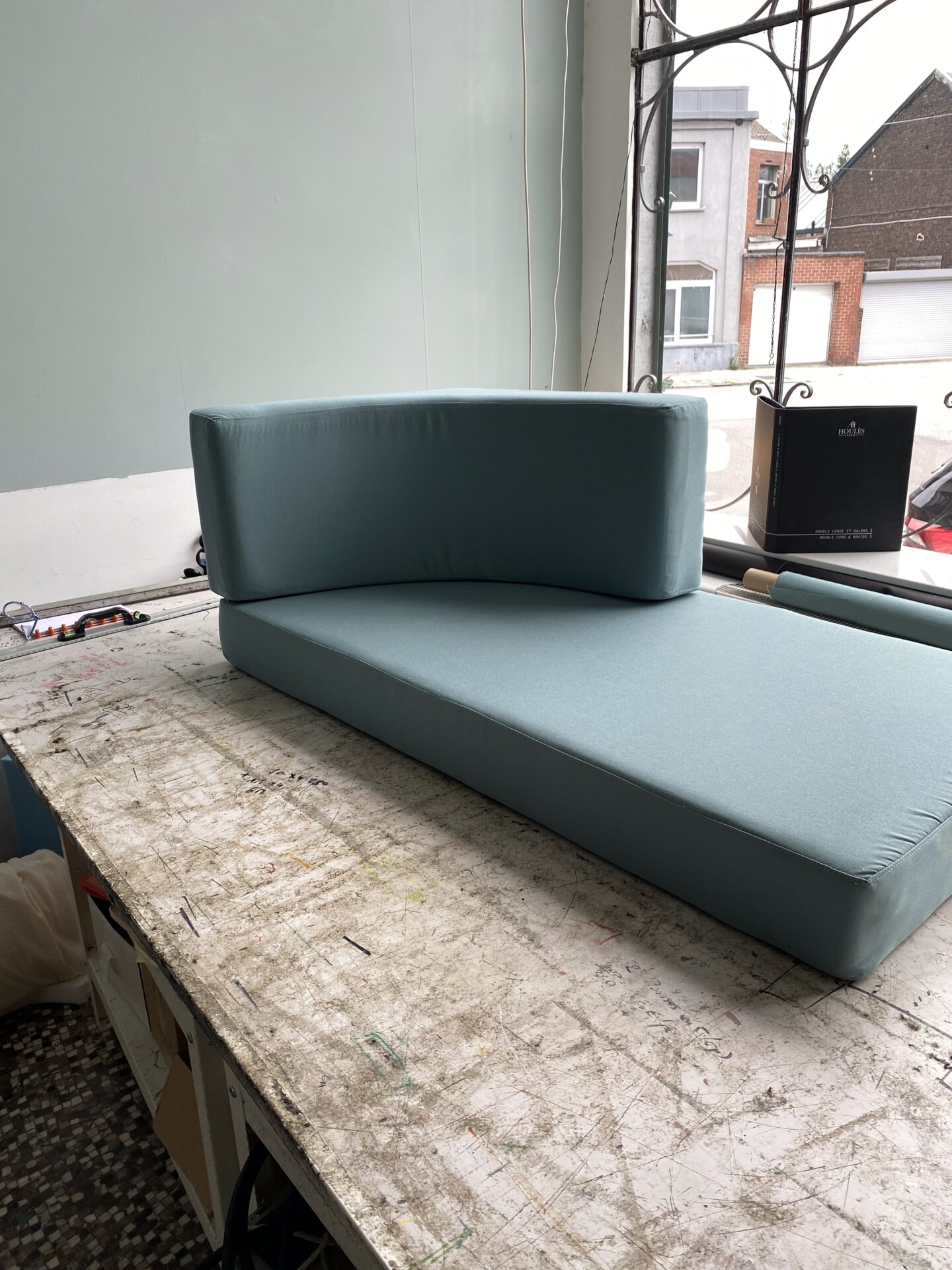 Mousses et tissu pour coussins de bateau