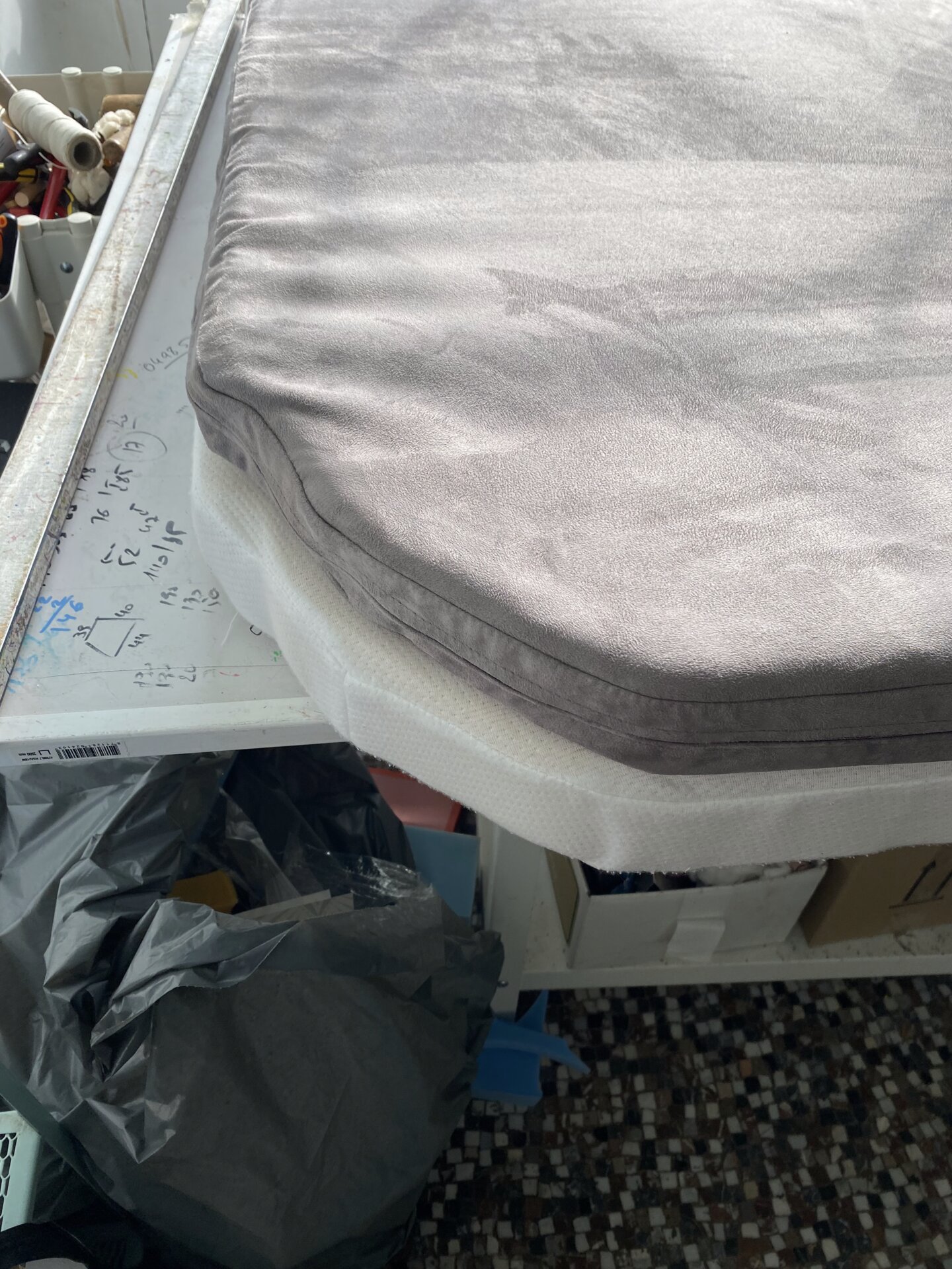 Recouvrement d'un sur matelas pour Camping car