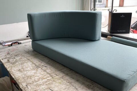 Mousses et tissu pour coussins de bateau